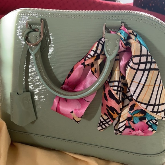Louis Vuitton Alma PM Sea Foam Green Epi leather - Picture 4 of 11